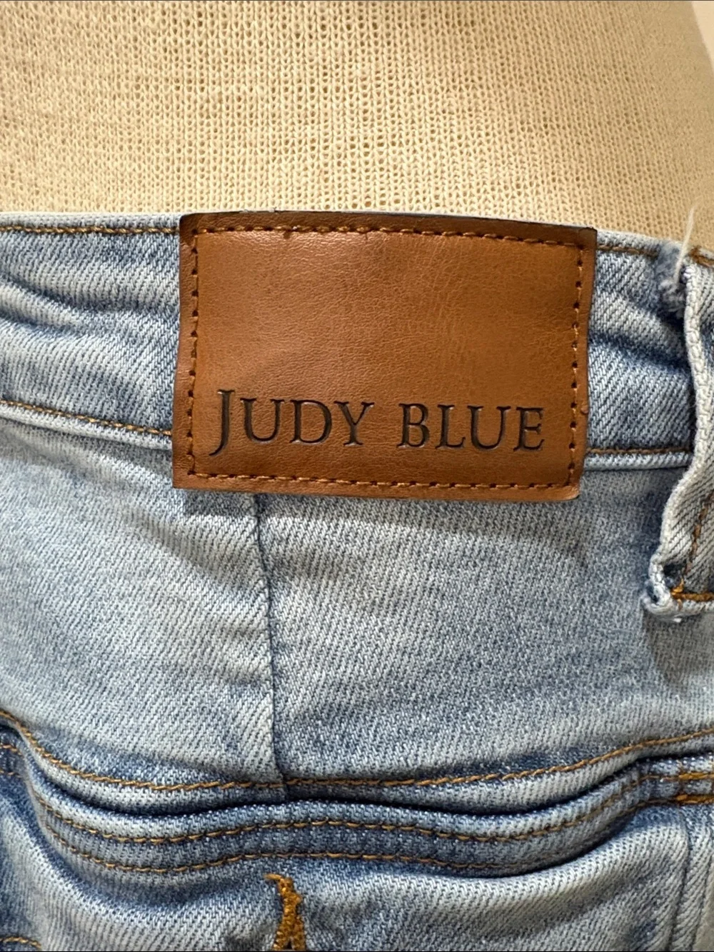 Judy Blue sz 15/32 straight leg light wash jeans with hip pockets